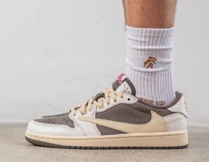 Travis Scott x AJ Jordan 1 Low "Reverse Mocha" Men Size 6.5 - 11 US